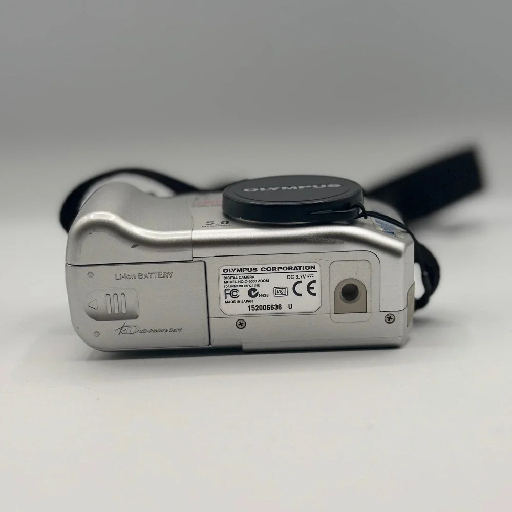 Olympus Camedia C-5000 Zoom 5.0MP Digital Camera Silver 3x Optical Zoom Japan